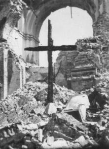Croix dans les ruines de Saint-Casimir (Varsovie1944)